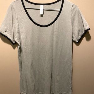 LuLaRoe Classic Tee Size S